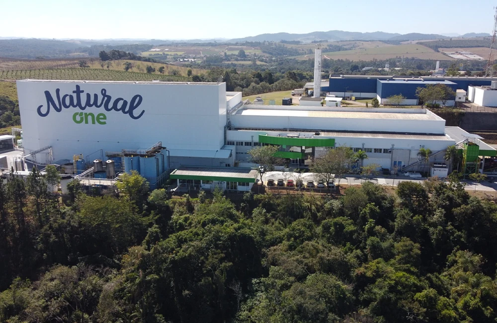Fábrica da Natural One em Jarinu integrada ao sistema de pooling de paletes CHEP
