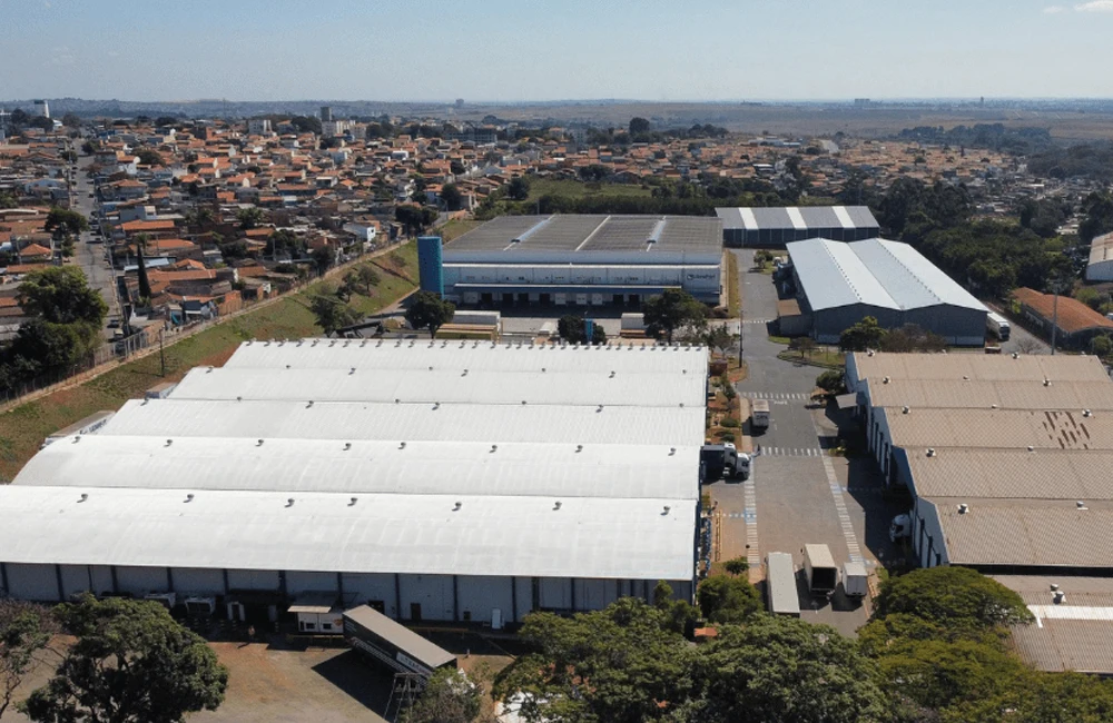 Centro logístico da Libraport operando sob a Licença Sanitária para Transporte da Anvisa.