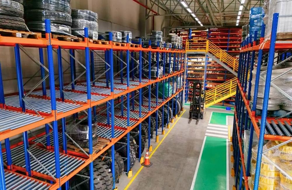 Almoxarifado portuário TCP Paranaguá com sistema push back e porta-paletes após investimento de R$ 6,3 milhões em infraestrutura